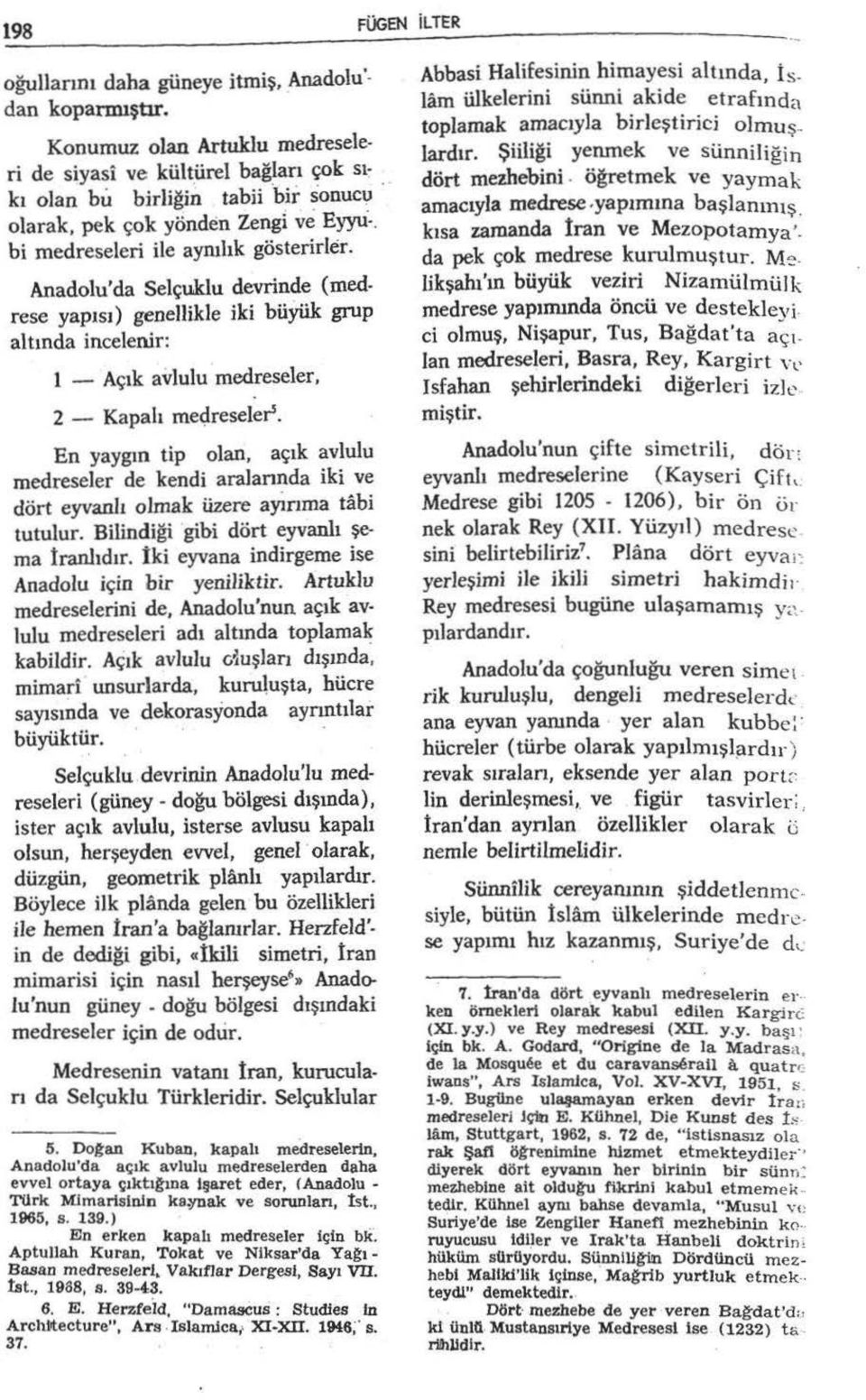 Anadolu'da Selçuklu devrinde (medrese yapısı) genellikle iki büyük grup altında incelenir: 1 - Açık aviulu medreseler, 2- Kapalı me~reseler.