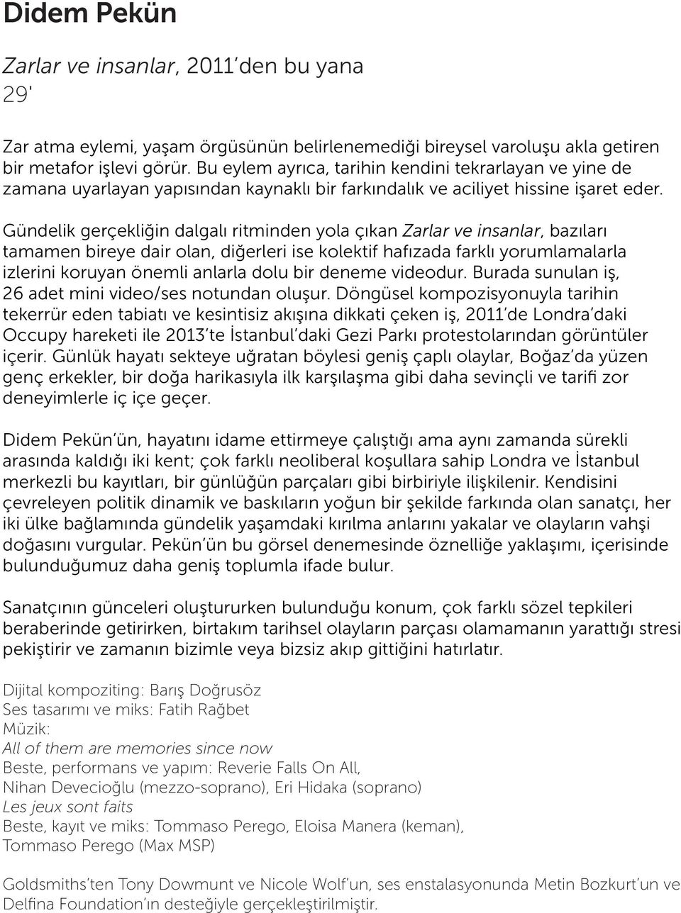 Gündelik gerçekliğin dalgalı ritminden yola çıkan Zarlar ve insanlar, bazıları tamamen bireye dair olan, diğerleri ise kolektif hafızada farklı yorumlamalarla izlerini koruyan önemli anlarla dolu bir