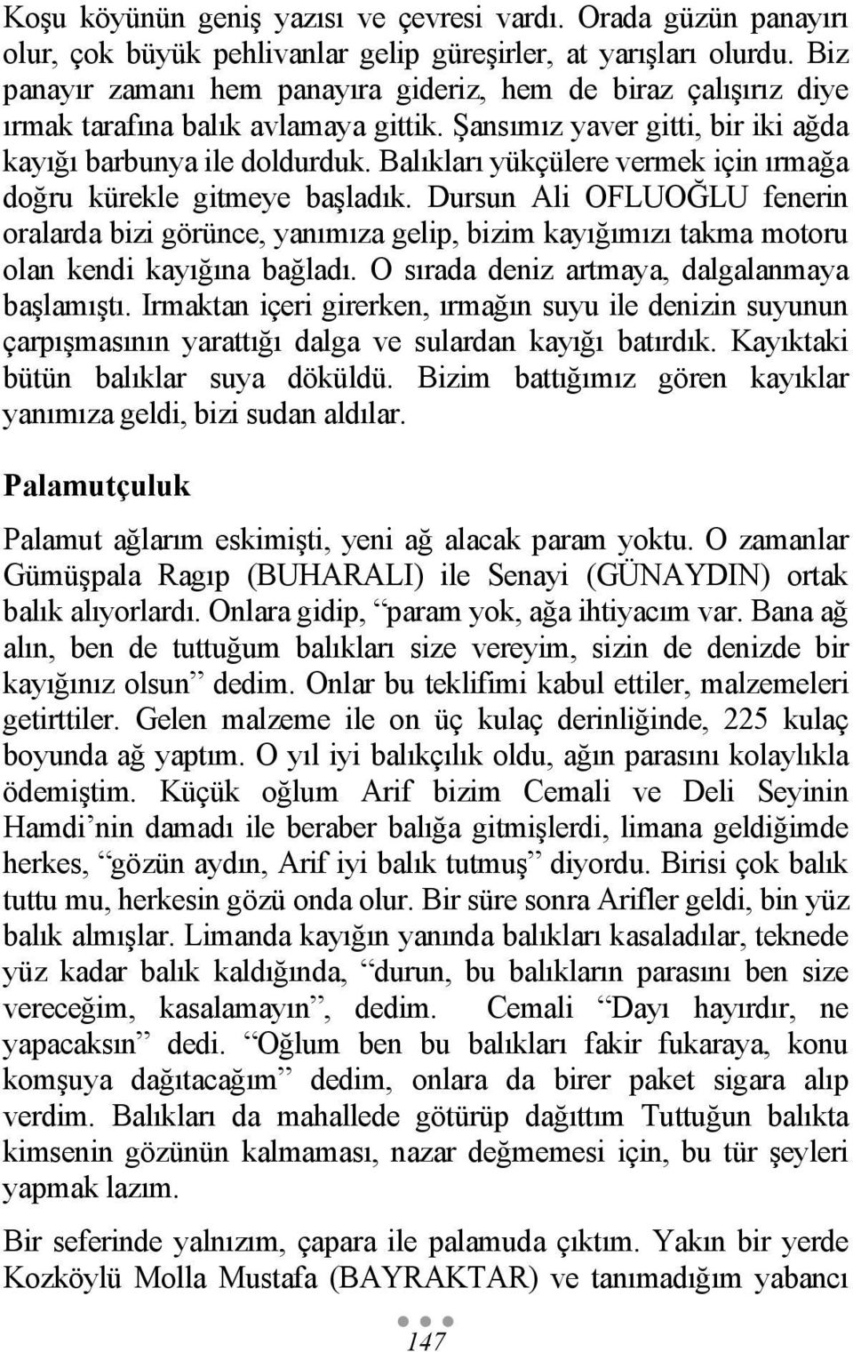 Balıkları yükçülere vermek için ırmağa doğru kürekle gitmeye başladık. Dursun Ali OFLUOĞLU fenerin oralarda bizi görünce, yanımıza gelip, bizim kayığımızı takma motoru olan kendi kayığına bağladı.