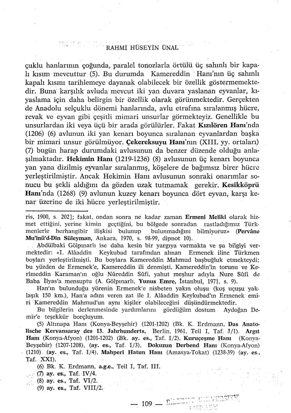 Buna kârsilik avluda mèvcut iki y an duvara yaslanan eyvanlar, kiyaslama için daha belirgin bir ôzellik olarak gorùnmektedir. Gerçekten de Anadolu selçuklu donemi hanlarinda, avlu etrafma sir a!