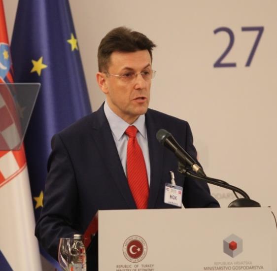 ANA KONUŞMALAR Sunumların ardından, Hırvatistan-Türkiye İş Forumu nun son bölümünde, her iki ülkenin Cumhurbaşkanları, Ekonomi Bakanları ve DEİK ile Hırvatistan Ekonomi Odası Başkanları katılımcılara