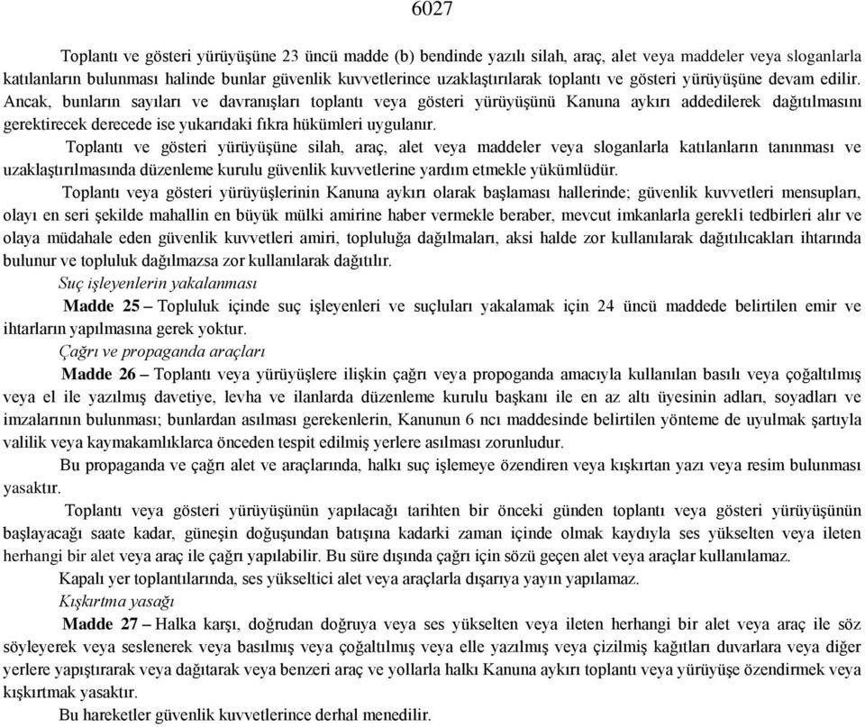 Ancak, bunların sayıları ve davranışları toplantı veya gösteri yürüyüşünü Kanuna aykırı addedilerek dağıtılmasını gerektirecek derecede ise yukarıdaki fıkra hükümleri uygulanır.