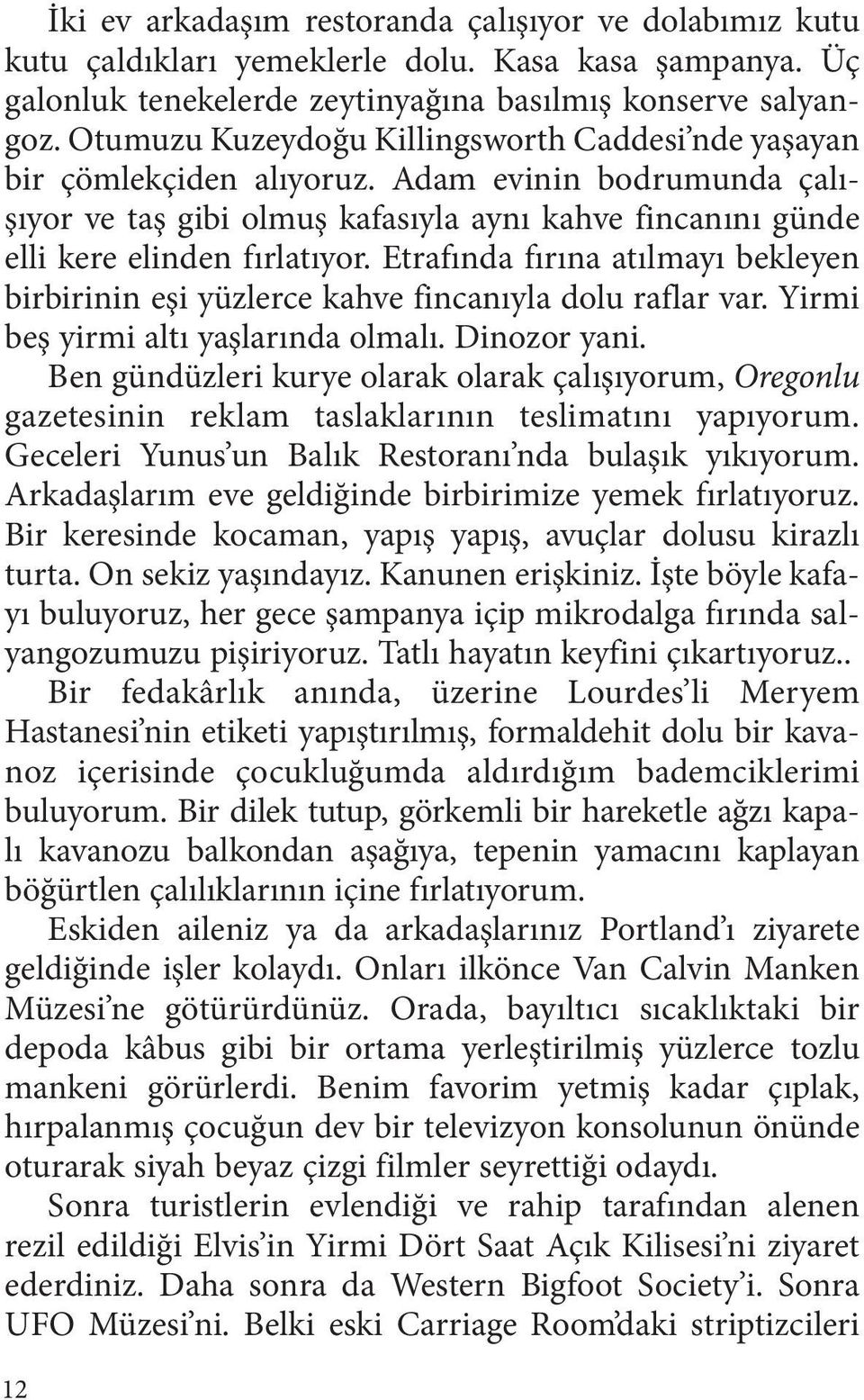 Etrafında fırına atılmayı bekleyen birbirinin eşi yüzlerce kahve fincanıyla dolu raflar var. Yirmi beş yirmi altı yaşlarında olmalı. Dinozor yani.