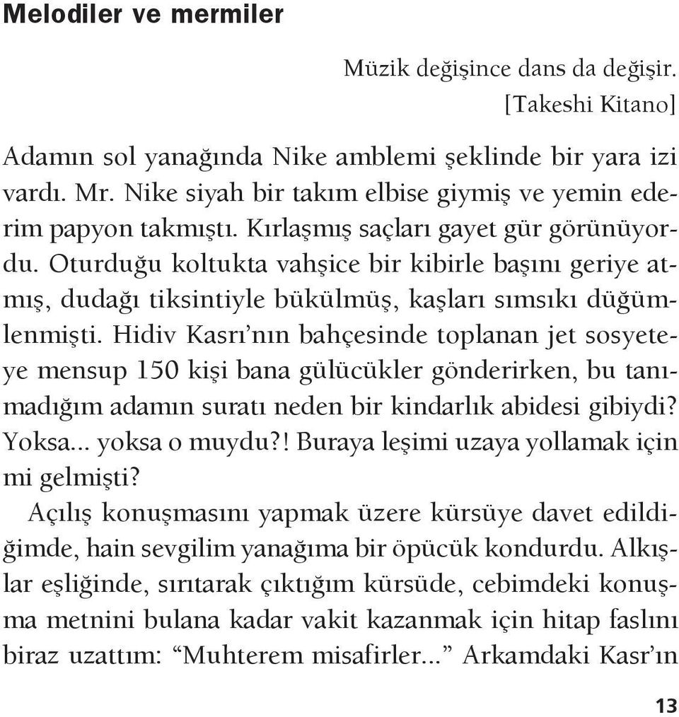 Oturduğu koltukta vahşice bir kibirle başını geriye atmış, dudağı tiksintiyle bükülmüş, kaşları sımsıkı düğümlenmişti.