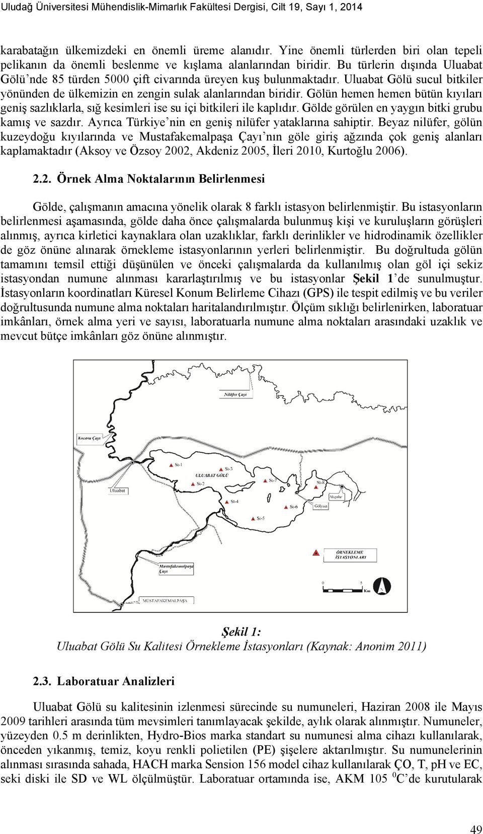 Uluabat Gölü sucul bitkiler yönünden de ülkemizin en zengin sulak alanlarından biridir. Gölün hemen hemen bütün kıyıları geniş sazlıklarla, sığ kesimleri ise su içi bitkileri ile kaplıdır.