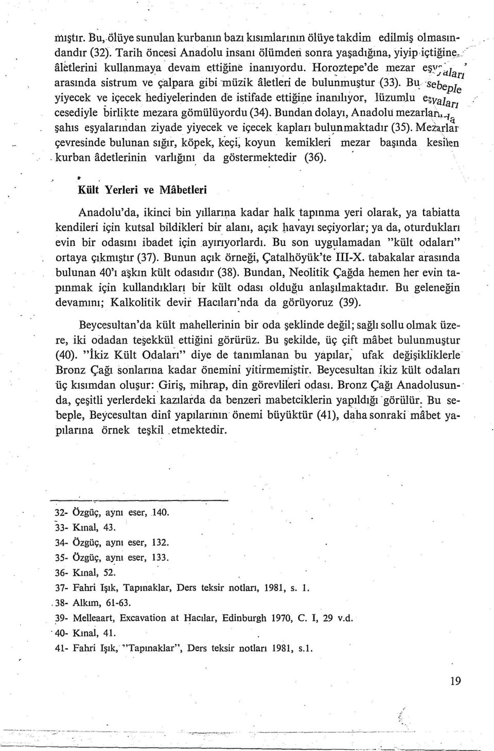 B~ sebepj:ı yiyecek v~ içecek hediyelerinden de istifade ettiğine inanılıyor, lüzumlu e;vaiarı cesediyle birlikte mezara gömülüyordu (34).