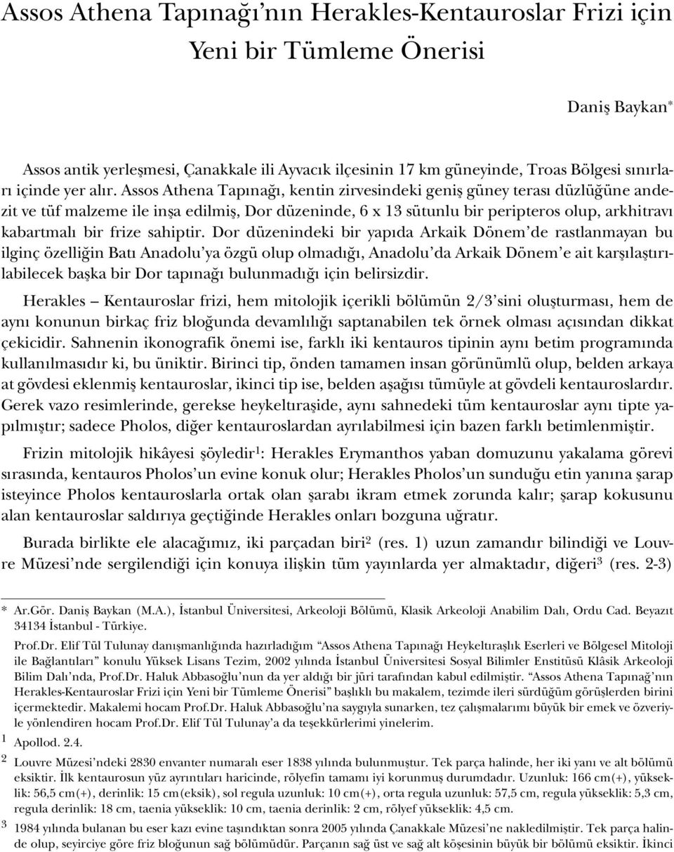 Assos Athena Tapınağı, kentin zirvesindeki geniş güney terası düzlüğüne andezit ve tüf malzeme ile inşa edilmiş, Dor düzeninde, 6 x 13 sütunlu bir peripteros olup, arkhitravı kabartmalı bir frize