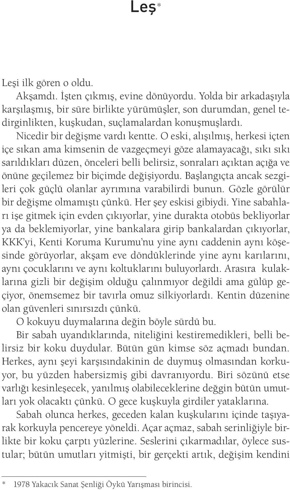 O eski, alışılmış, herkesi içten içe sıkan ama kimsenin de vazgeçmeyi göze alamayacağı, sıkı sıkı sarıldıkları düzen, önceleri belli belirsiz, sonraları açıktan açığa ve önüne geçilemez bir biçimde