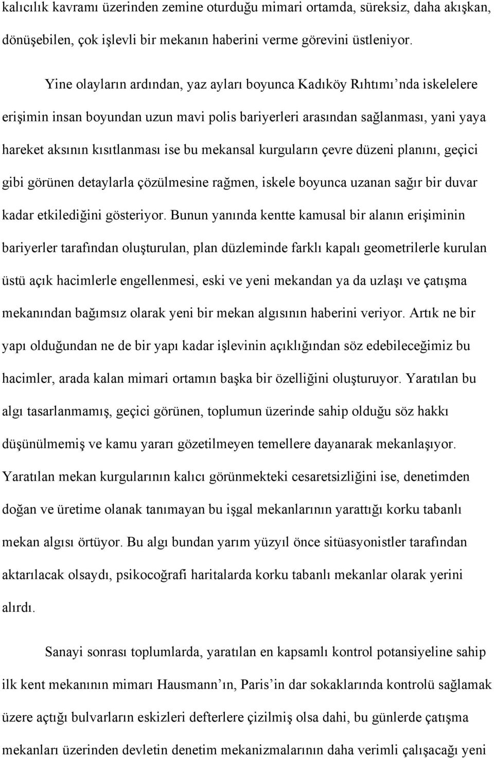 mekansal kurguların çevre düzeni planını, geçici gibi görünen detaylarla çözülmesine rağmen, iskele boyunca uzanan sağır bir duvar kadar etkilediğini gösteriyor.