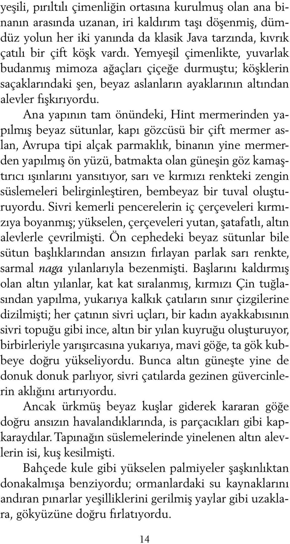 Ana yapının tam önündeki, Hint mermerinden yapılmış beyaz sütunlar, kapı gözcüsü bir çift mermer aslan, Avrupa tipi alçak parmaklık, binanın yine mermerden yapılmış ön yüzü, batmakta olan güneşin göz