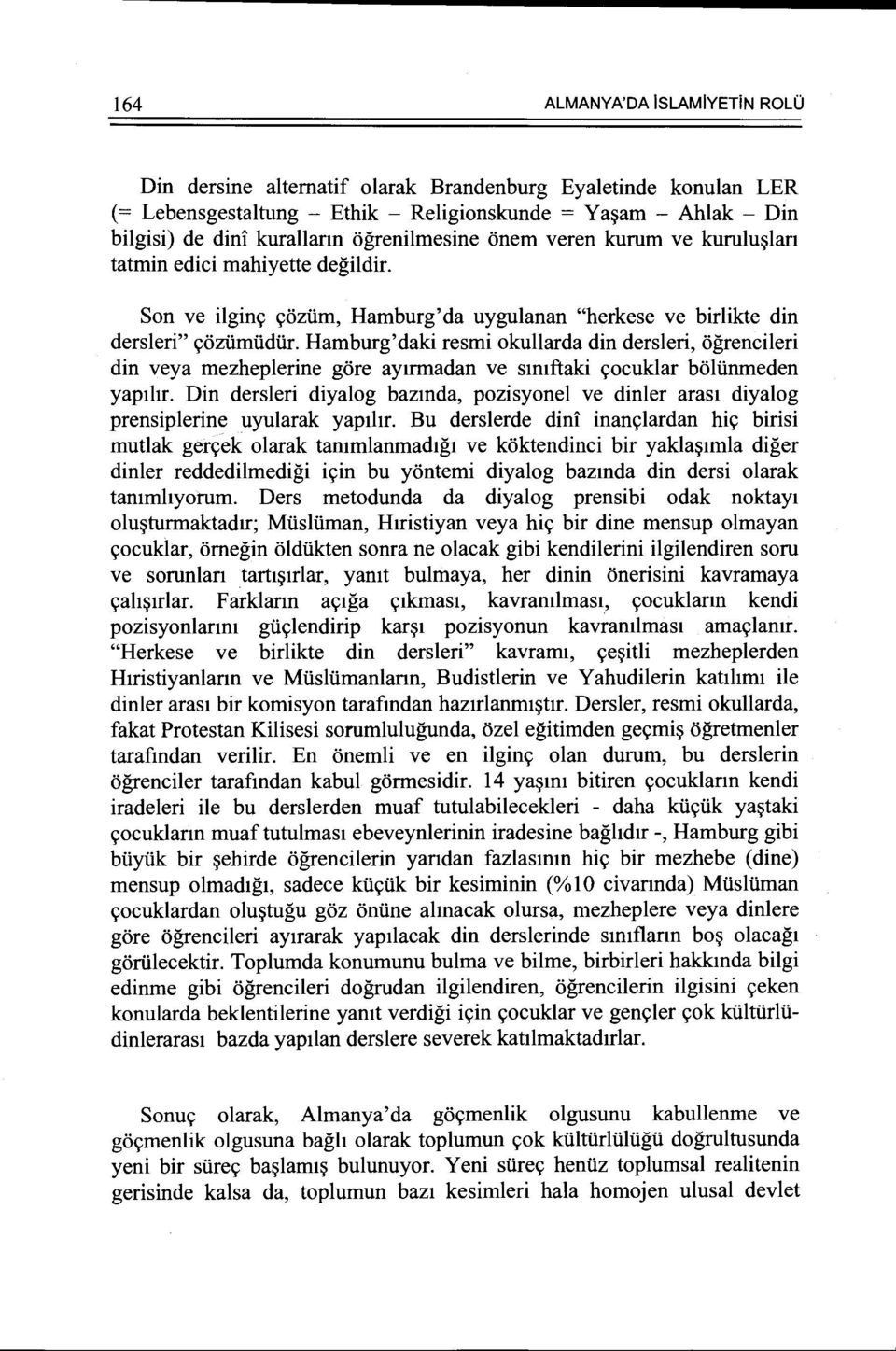 Hamburg'daki resmi okullarda din dersleri, ogrencileri din veya mezheplerine gore aytrmadan ve s1mftaki vocuklar boliinmeden yap1hr.