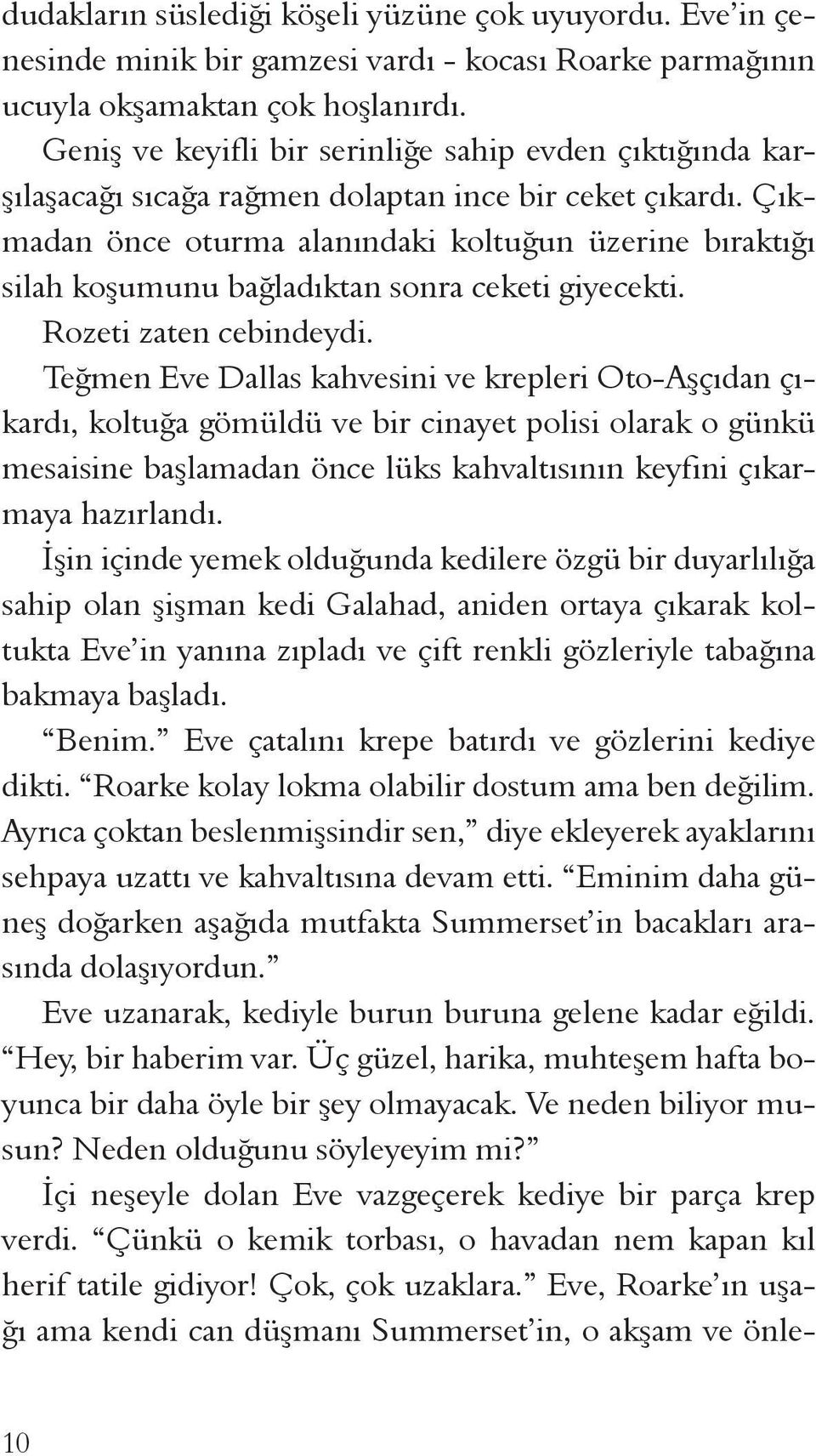 Çıkmadan önce oturma alanındaki koltuğun üzerine bıraktığı silah koşumunu bağladıktan sonra ceketi giyecekti. Rozeti zaten cebindeydi.