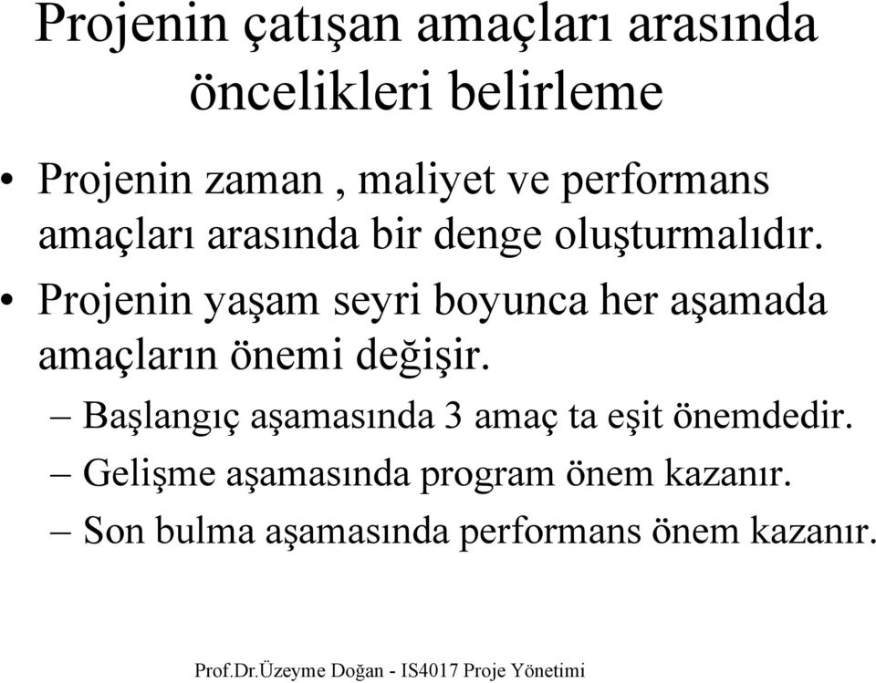 Projenin yaşam seyri boyunca her aşamada amaçların önemi değişir.