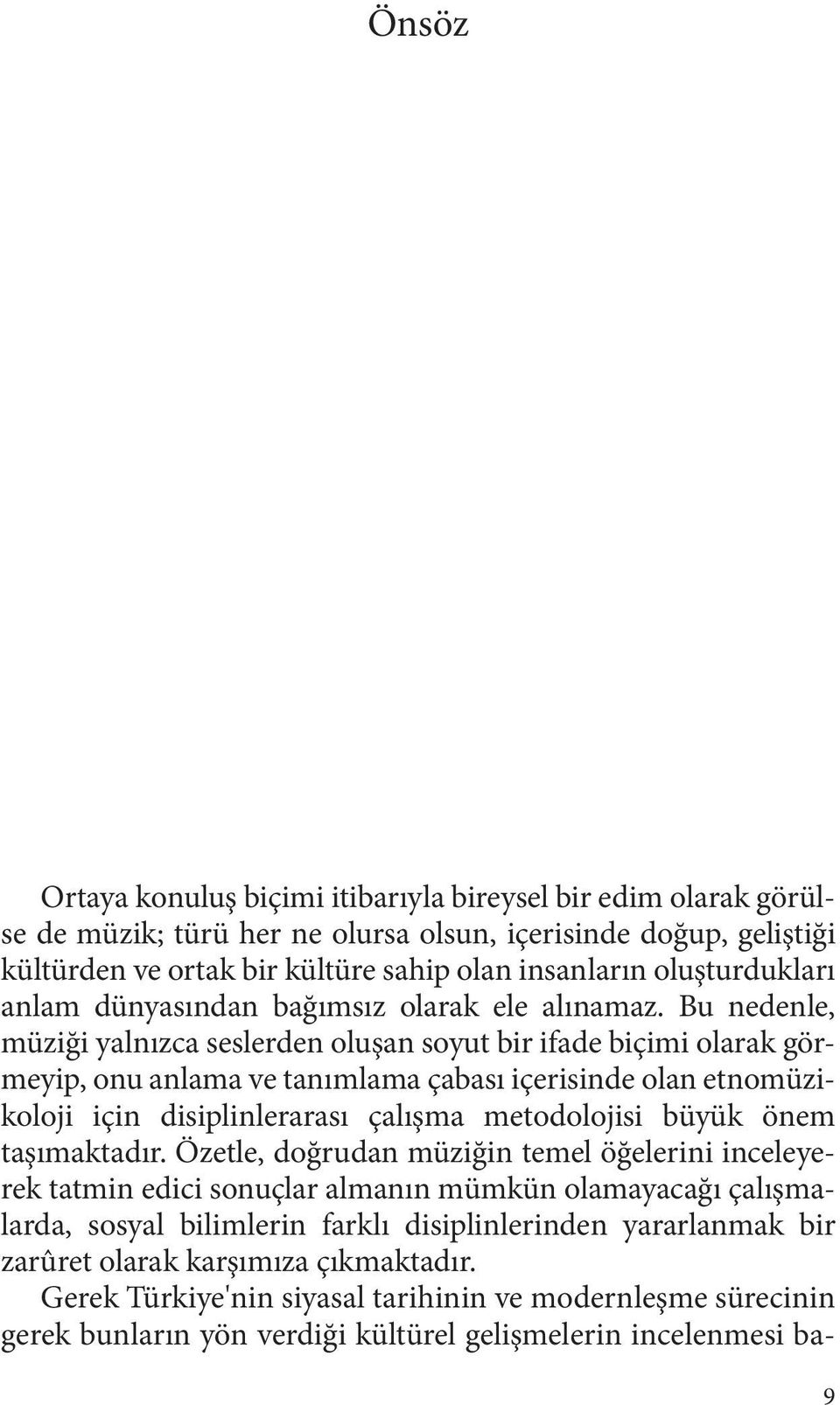 Bu nedenle, müziği yalnızca seslerden oluşan soyut bir ifade biçimi olarak görmeyip, onu anlama ve tanımlama çabası içerisinde olan etnomüzikoloji için disiplinlerarası çalışma metodolojisi büyük