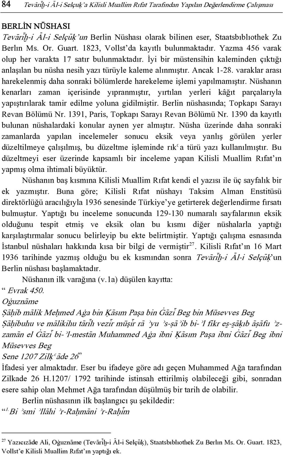 İyi bir müstensihin kaleminden çıktığı anlaşılan bu nüsha nesih yazı türüyle kaleme alınmıştır. Ancak 1-28. varaklar arası harekelenmiş daha sonraki bölümlerde harekeleme işlemi yapılmamıştır.