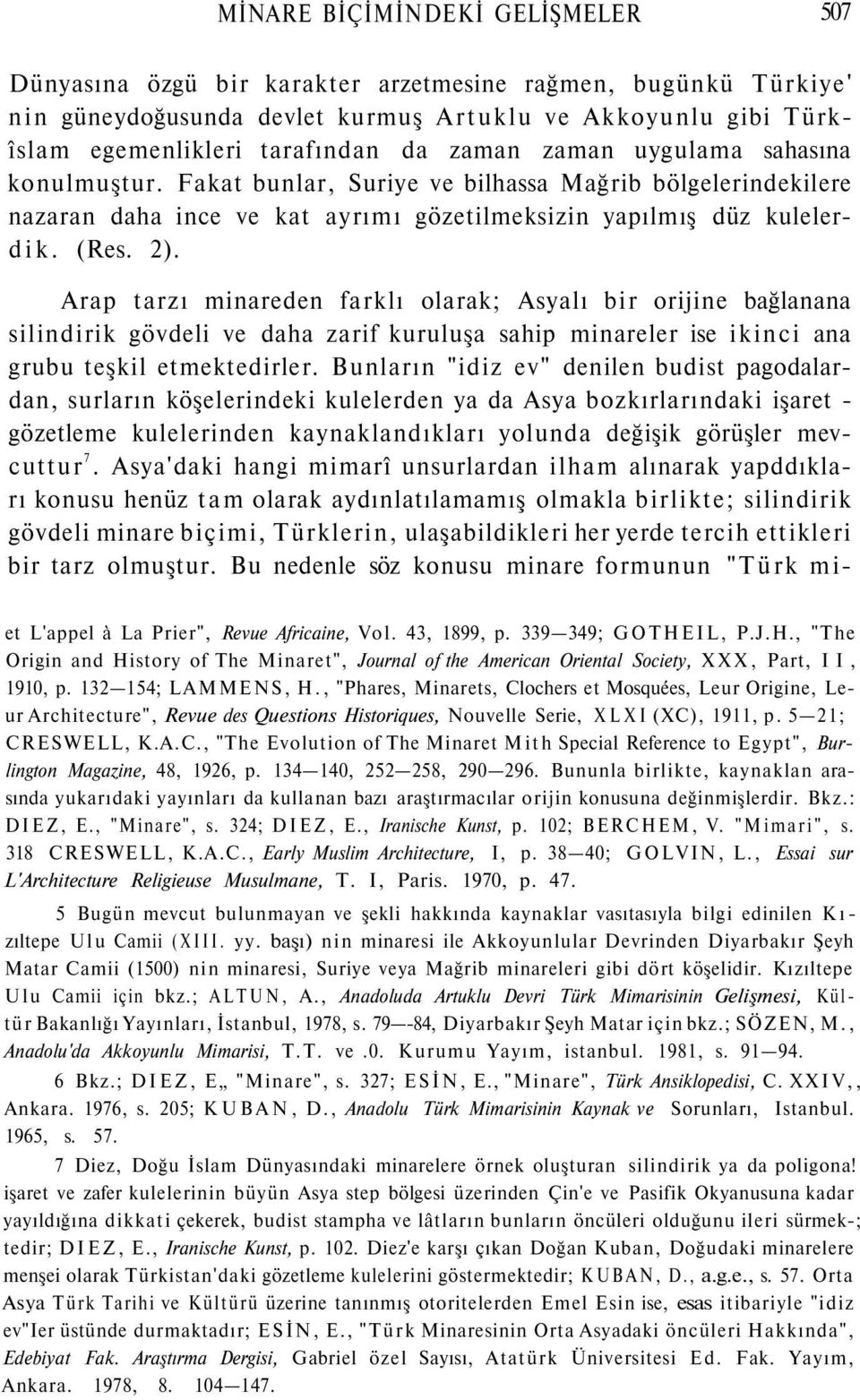 Arap tarzı minareden farklı olarak; Asyalı bir orijine bağlanana silindirik gövdeli ve daha zarif kuruluşa sahip minareler ise ikinci ana grubu teşkil etmektedirler.