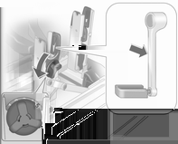 60 Eşya saklama ve bagaj bölümleri Bisikletin sabitleme işlemi için hazırlanması Bisikletin arkadaki taşıyıcı sistem (Flex-Fix sistemi) ile sabitlenmesi Germe bandındaki kilit açma koluna basın ve