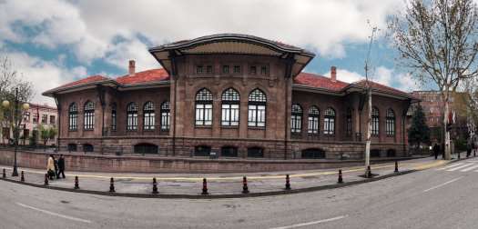1-Kurtuluş Savaşı Müzesi (I. TBMM Binası) I.TBMM binasının yapımına 1915 yılına İttihat ve Terakki Cemiyeti Kulübü olarak başlanmış olup, mimarı Hasip Bey in şehit olması ile yarım kalmıştır.