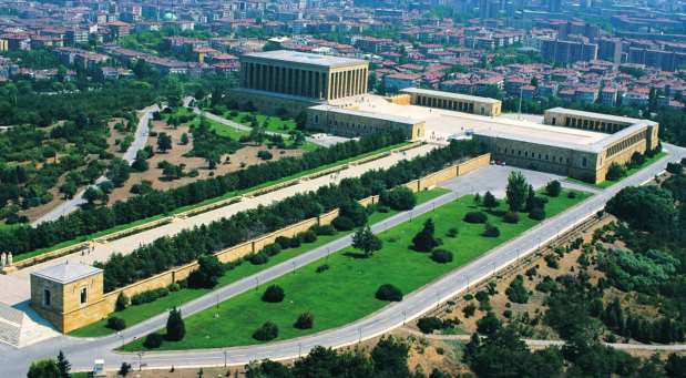 Anıtkabir Atatürk ve Kurtuluş Savaşı Müzesi Mustafa Kemal Atatürk'ün hatırasının ebediyen yaşatılması için bir anıtmezar yapılmasına karar verilmiştir.