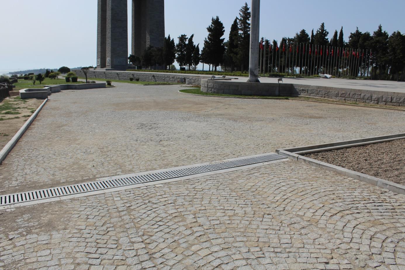 Şehitler Abidesi Çevre Düzenlemesi İstiklal Şairimiz Mehmet Akif Ersoy un Dizelerinin Yazılı Olduğu;