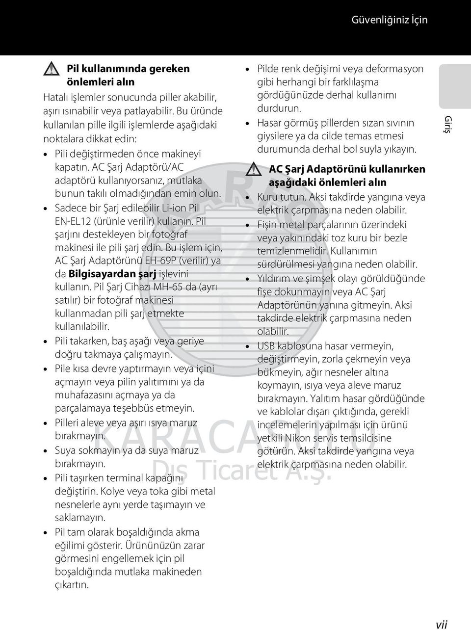 AC Şarj Adaptörü/AC adaptörü kullanıyorsanız, mutlaka bunun takılı olmadığından emin olun. Sadece bir Şarj edilebilir Li-ion Pil EN-EL12 (ürünle verilir) kullanın.