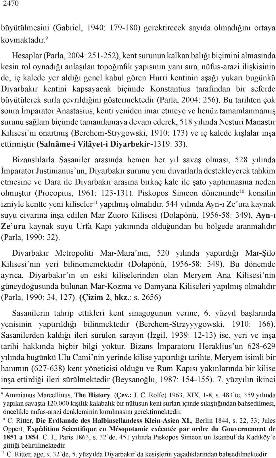 kabul gören Hurri kentinin aşağı yukarı bugünkü Diyarbakır kentini kapsayacak biçimde Konstantius tarafından bir seferde büyütülerek surla çevrildiğini göstermektedir (Parla, 2004: 256).