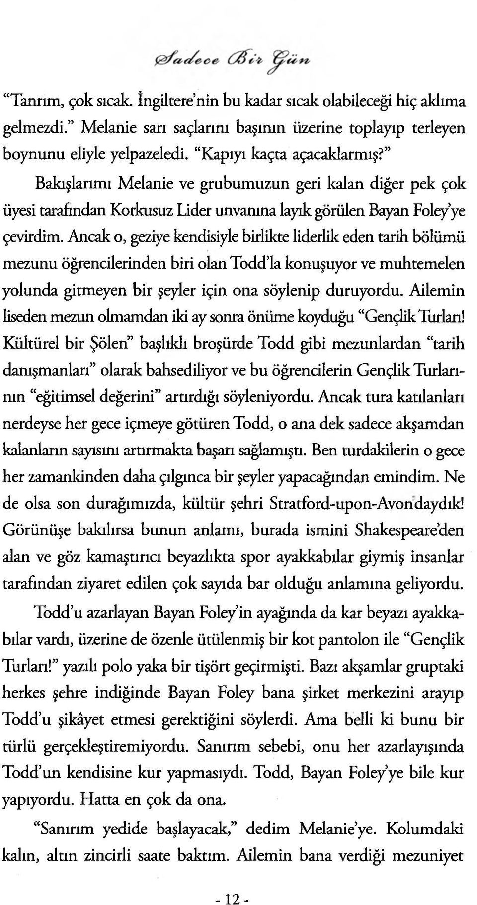 Ancak o, geziye kendisiyle birlikte liderlik eden tarih bölümü mezunu öğrencilerinden biri olan Todd la konuşuyor ve muhtemelen yolunda gitmeyen bir şeyler için ona söylenip duruyordu.