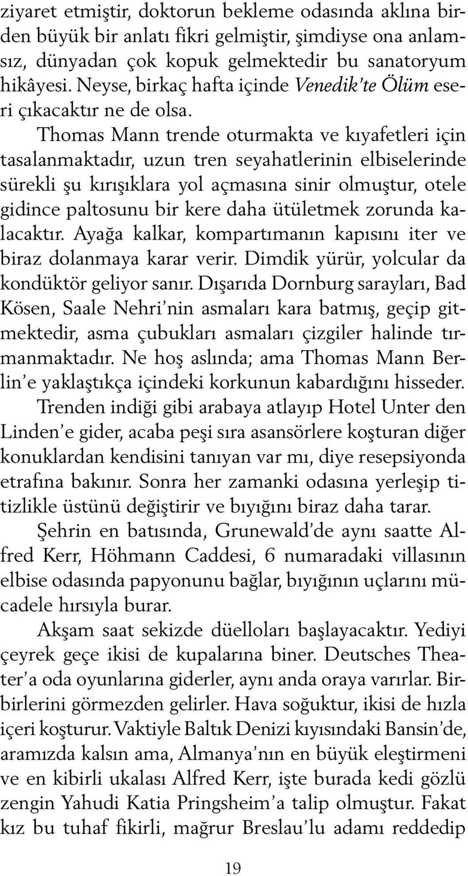 Thomas Mann trende oturmakta ve kıyafetleri için tasalanmaktadır, uzun tren seyahatlerinin elbiselerinde sürekli şu kırışıklara yol açmasına sinir olmuştur, otele gidince paltosunu bir kere daha