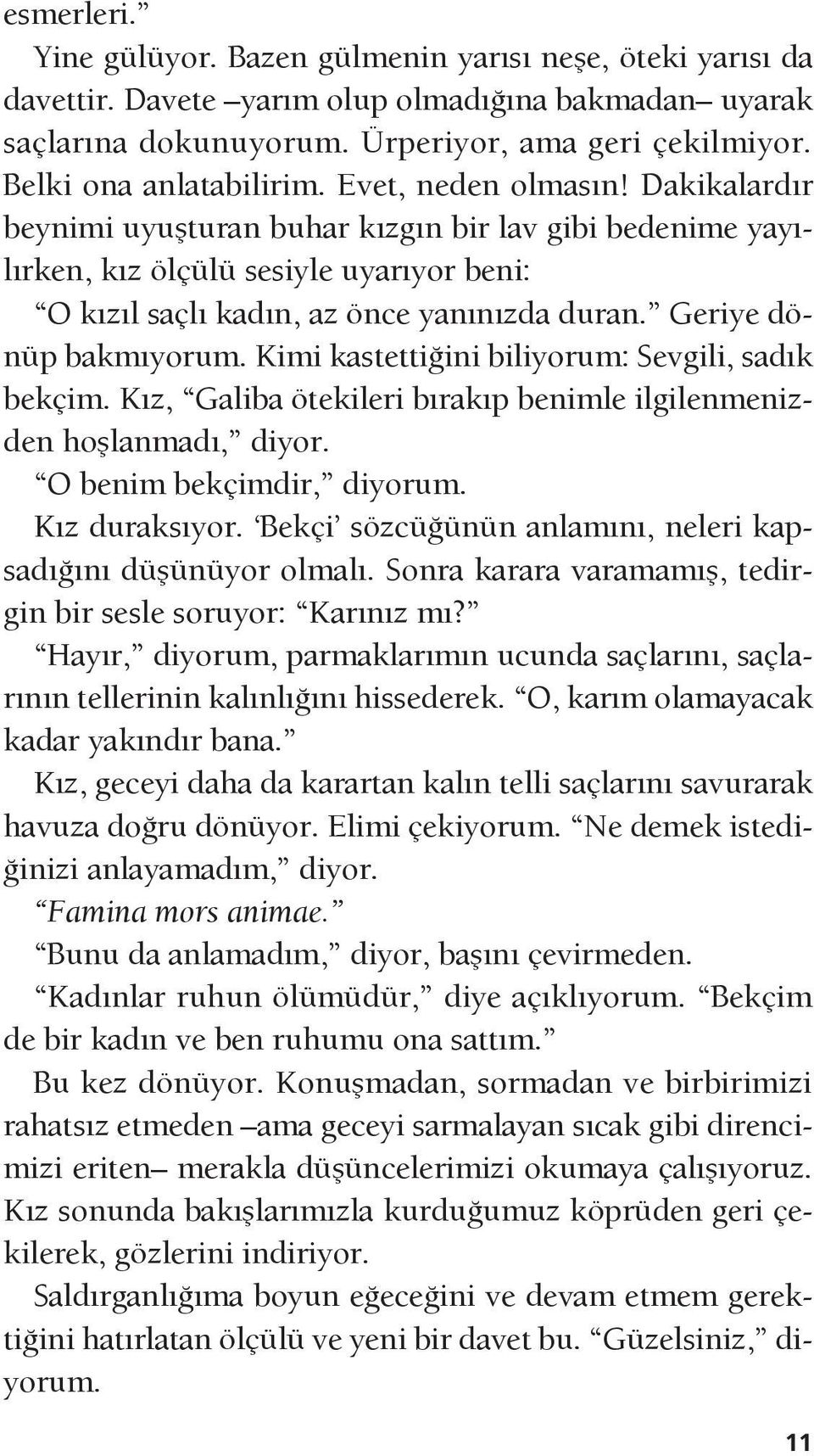 Dakikalardır beynimi uyuşturan buhar kızgın bir lav gibi bedenime yayılırken, kız ölçülü sesiyle uyarıyor beni: O kızıl saçlı kadın, az önce yanınızda duran. Geriye dönüp bakmıyorum.