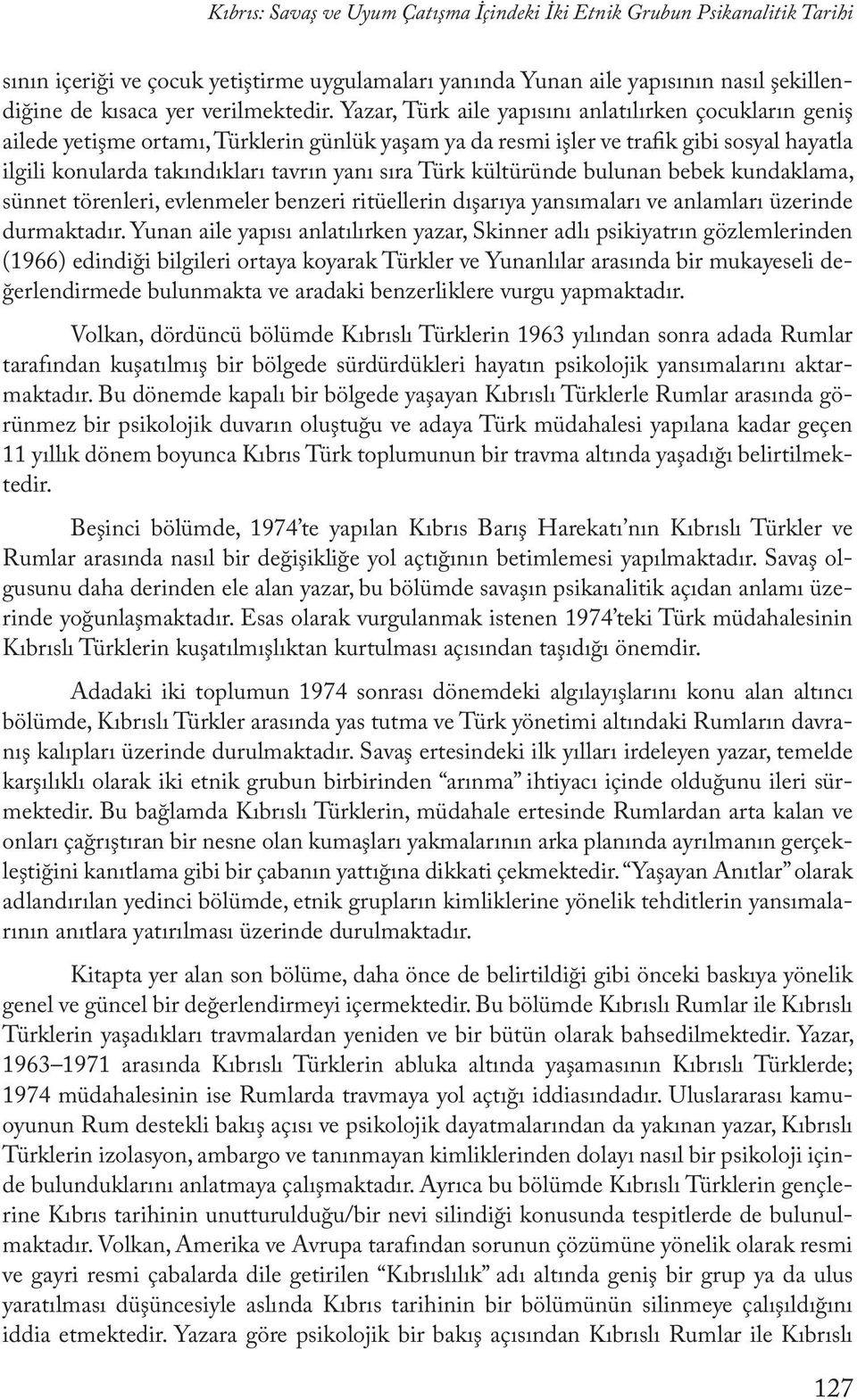 Yazar, Türk aile yapısını anlatılırken çocukların geniş ailede yetişme ortamı, Türklerin günlük yaşam ya da resmi işler ve trafik gibi sosyal hayatla ilgili konularda takındıkları tavrın yanı sıra