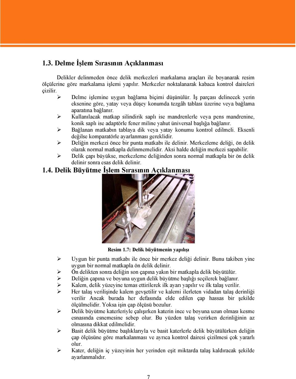 İş parçası delinecek yerin eksenine göre, yatay veya düşey konumda tezgâh tablası üzerine veya bağlama aparatına bağlanır.