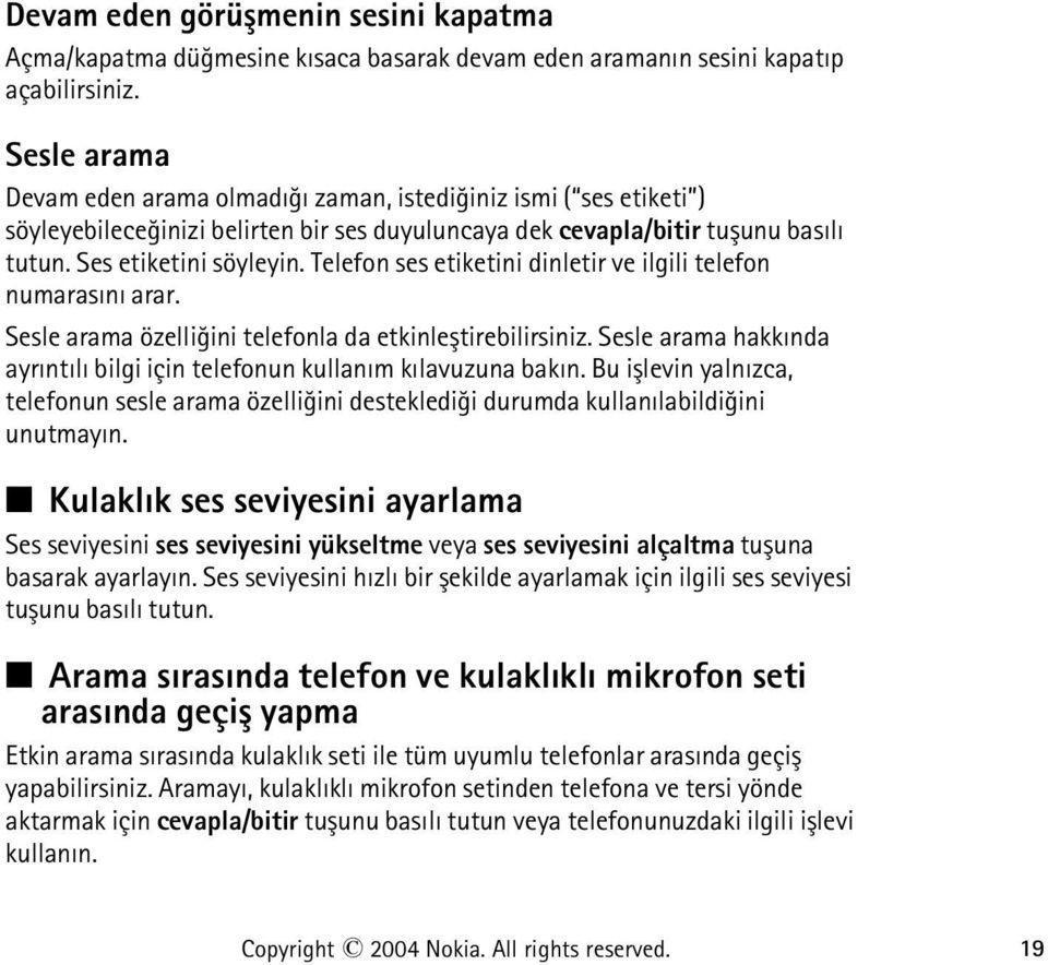 Telefon ses etiketini dinletir ve ilgili telefon numarasýný arar. Sesle arama özelliðini telefonla da etkinleþtirebilirsiniz.