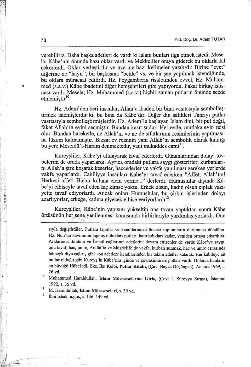 Oklar yerleştirilir ve üzerine bazı kelimeler yazılırdı: Birine "evet" diğerine de "hayır", bir başkasına "bekle" vs. ve bir şey yapılmak istendiğinde, bu oklara müracaat edilirdi. Hz.