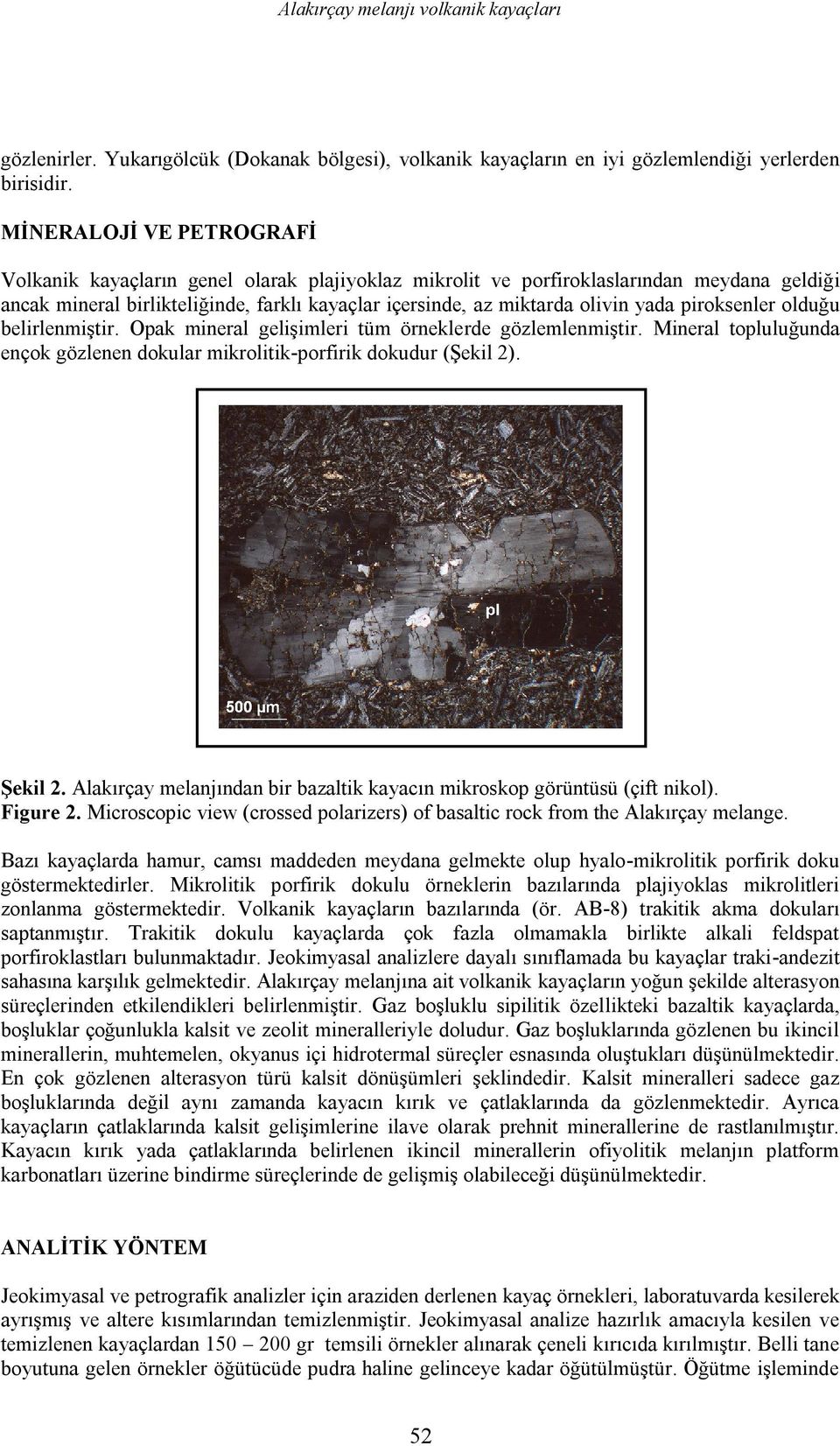 piroksenler olduğu belirlenmiştir. Opak mineral gelişimleri tüm örneklerde gözlemlenmiştir. Mineral topluluğunda ençok gözlenen dokular mikrolitik-porfirik dokudur (Şekil 2). Şekil 2.