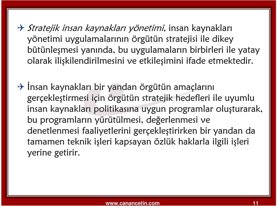 İnsan kaynakları bir yandan örgütün amaçlarını gerçekleştirmesi için örgütün stratejik hedefleri ile uyumlu insan kaynakları politikasına uygun