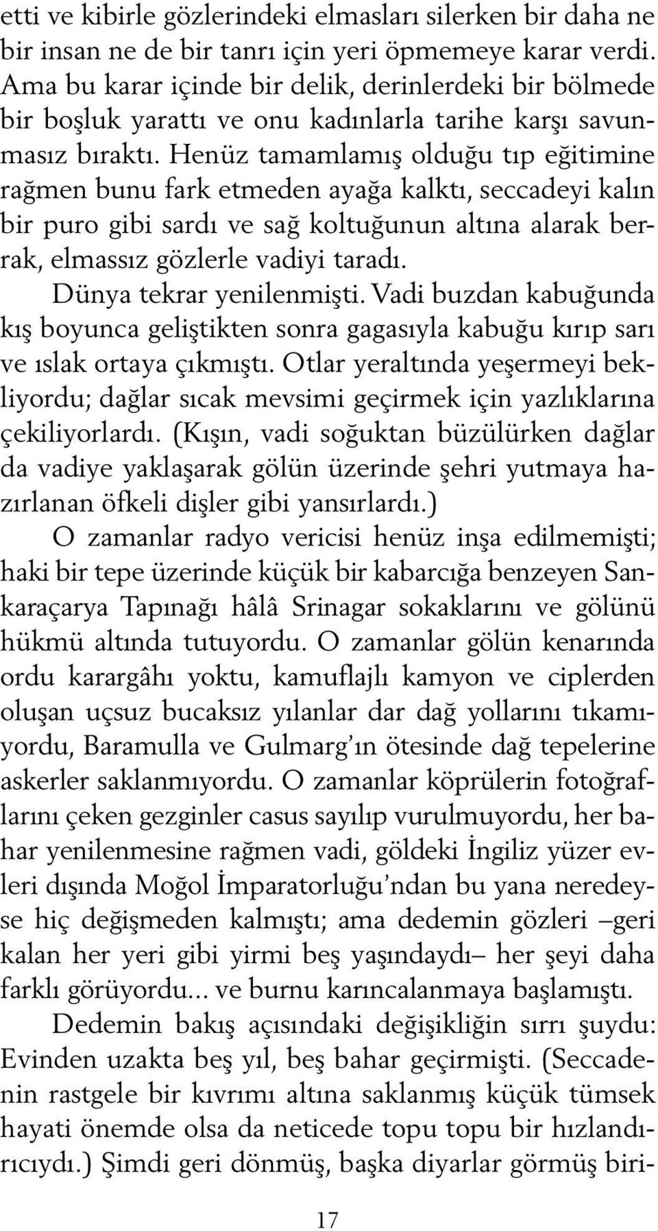 Henüz tamamlamış olduğu tıp eğitimine rağmen bunu fark etmeden ayağa kalktı, seccadeyi kalın bir puro gibi sardı ve sağ koltuğunun altına alarak berrak, elmassız gözlerle vadiyi taradı.