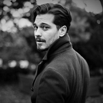 Çağatay Ulusoy un Yeni Dizisi Belli Oldu Çağatay Ulusoy'un, 'Köstebek' (The Departed) filminden uyarlanan yeni dizisi 'İçeride' için hazırlıklar sürüyor.