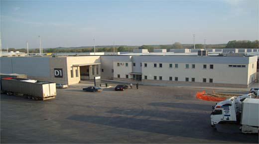 Kapıkule Gümrük Sahasının yolcu bölümünün Türkiye tarafında TASİŞ ambarları ve hizmet binası bulunmaktadır.