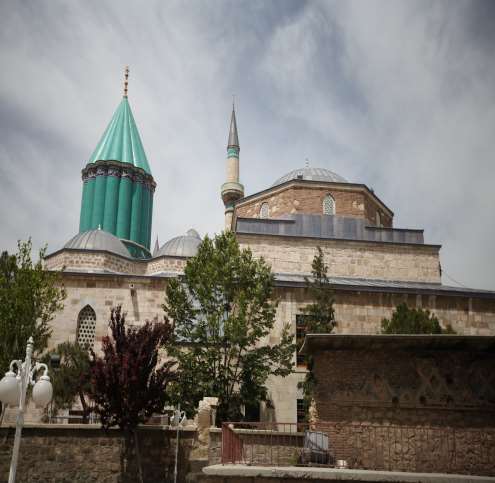 -Mevlana Müzesi, Türkiye de en çok ziyaret edilen 3. müzedir (2012) -2015 yılında, Konya yı yaklaşık 2,6 milyon turist ziyaret etmiştir.