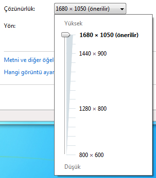 Araçlar Araçlar Windows un yardımcı uygulamalarıdır. Takvim, hava durumu,, haber gibi güncel faaliyetlerde kullanılanların yanında sistem oyun vb.