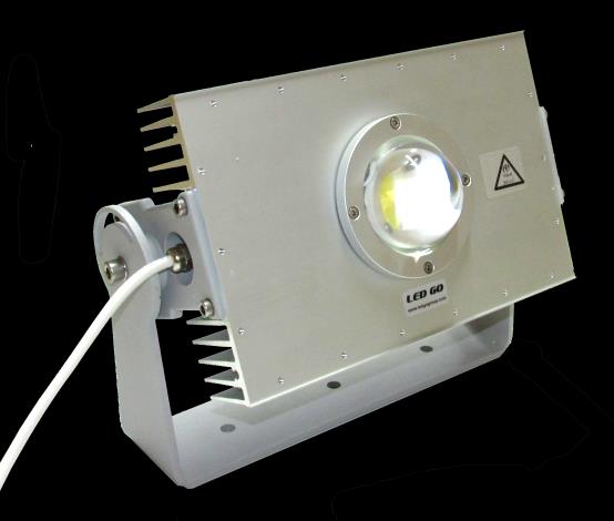 LED FLOOD LIGHT TAK ÇALIŞTIR SOKET SİSTEMİ Standart kauçuk yalıtımlı çıkış kablosu ile bağlantı kolaylığı sağlayan, çok kontaklı, vidasız, lehimsiz, bantsız Fiş Sistemi,pratik montaj imkanı sunar.