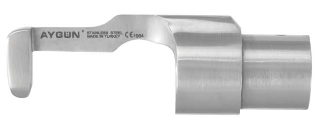 M102-710 Sternum bıçağının yerleştirildikten sonra soldaki resimde görüldüğü konumu aldığından emin olunuz.