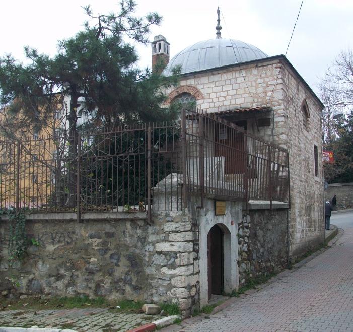 yaptırılmıştır. Mimarı Kasım Ağa dır. Cami medrese, sebil, su havuzu ve hamamdan meydana gelen bu külliyenin bir bölümünü de sıbyan mektebi oluşturmaktadır.