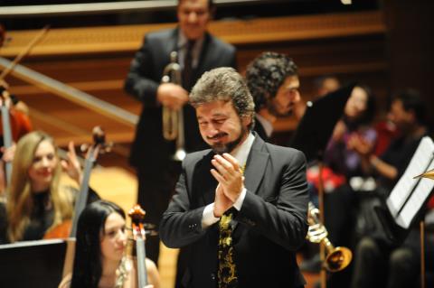 İÇERİK Dokuz Eylül Üniversitesi Devlet Konservatuarı Akademik Senfoni Orkestrası, 28 Aralık 2011 Çarşamba akşamı saat 20.00 de, Ahmed Adnan Saygun Sanat Merkezi nde yeni yıl konseri verdi.