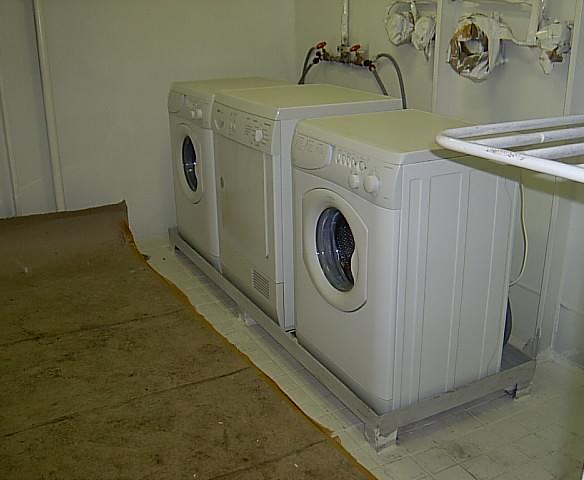 2.3.5. Diğer Kısımlar Personelin çamaşır yıkama, kurutma ve ütüleme işlemlerini yapacağı bir çamaşırlık, bavul vs.