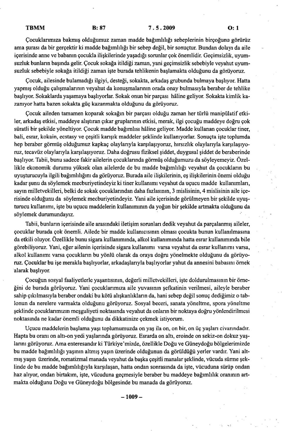 Çocuk sokağa itildiği zaman, yani geçimsizlik sebebiyle veyahut uyumsuzluk sebebiyle sokağa itildiği zaman işte burada tehlikenin başlamakta olduğunu da görüyoruz.