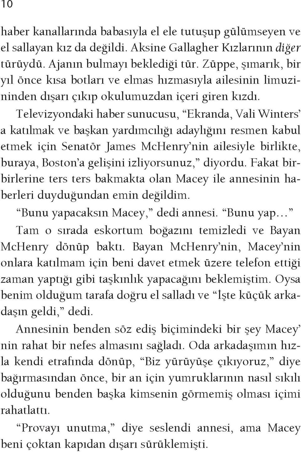 Televizyondaki haber sunucusu, Ekranda, Vali Winters a katılmak ve başkan yardımcılığı adaylığını resmen kabul etmek için Senatör James McHenry nin ailesiyle birlikte, buraya, Boston a gelişini