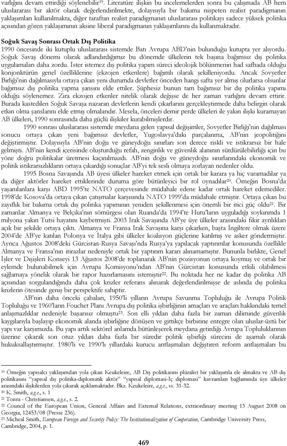 taraftan realist paradigmanın uluslararası politikayı sadece yüksek politika açısından gören yaklaşımının aksine liberal paradigmanın yaklaşımlarını da kullanmaktadır.