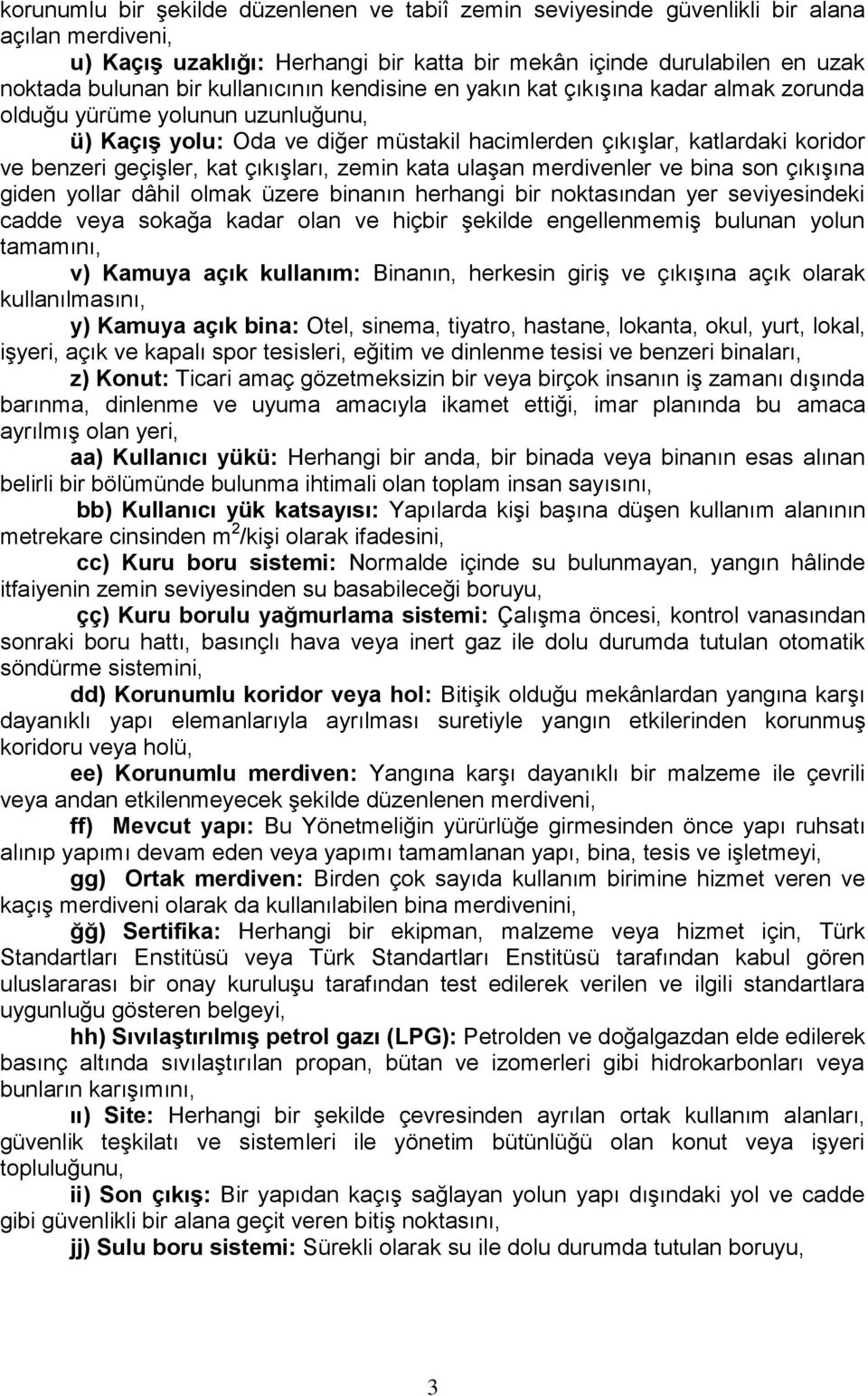 kat çıkışları, zemin kata ulaşan merdivenler ve bina son çıkışına giden yollar dâhil olmak üzere binanın herhangi bir noktasından yer seviyesindeki cadde veya sokağa kadar olan ve hiçbir şekilde