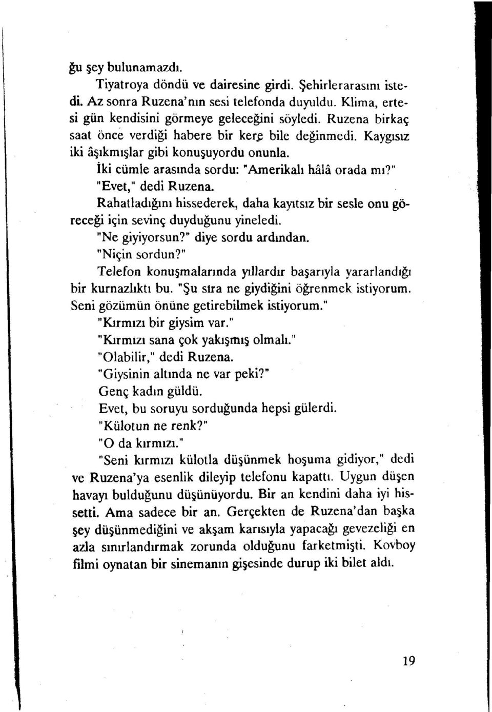 Rahatladığını hissederek, daha kayıtsız bir sesle onu göreceği için sevinç duyduğunu yineledi. "Ne giyiyorsun?" diye sordu ardından. "Niçin sordun?